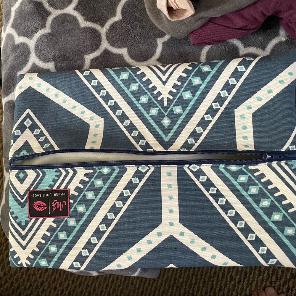 Makeup junkie bag